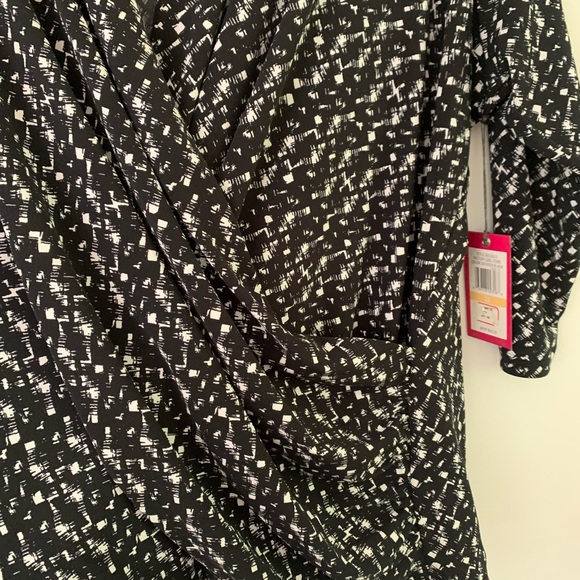 Vince Camuto 2X Black/White Surplice Ruched Side Top 3/4 Sleeve Stretch NWT - Picture 3 of 11